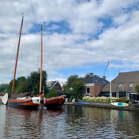 Puur Eastermar - Monumentaal, Authentiek En Luxe Koetshuis Aan Open Vaarwater Met Jacuzzi En Sauna Oostermeer Extérieur photo