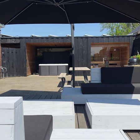 Puur Eastermar - Monumentaal, Authentiek En Luxe Koetshuis Aan Open Vaarwater Met Jacuzzi En Sauna Oostermeer Extérieur photo