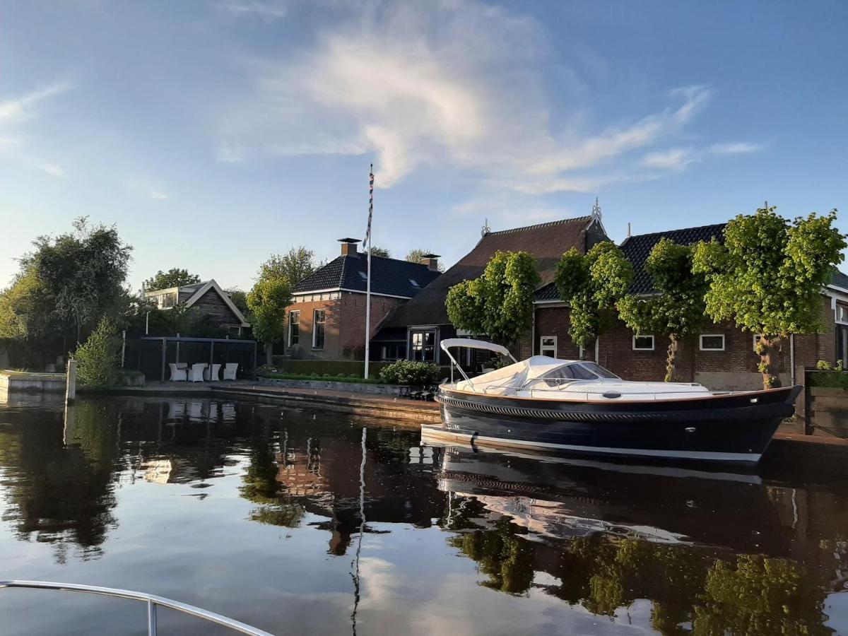 Puur Eastermar - Monumentaal, Authentiek En Luxe Koetshuis Aan Open Vaarwater Met Jacuzzi En Sauna Oostermeer Extérieur photo