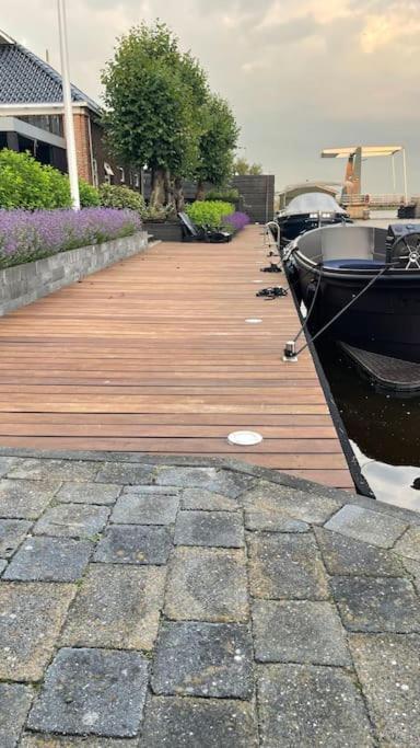 Puur Eastermar - Monumentaal, Authentiek En Luxe Koetshuis Aan Open Vaarwater Met Jacuzzi En Sauna Oostermeer Extérieur photo
