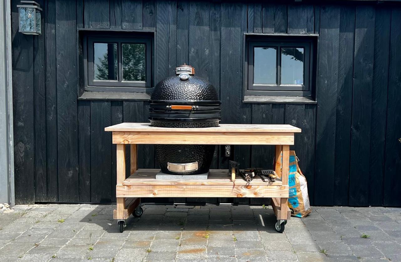 Puur Eastermar - Monumentaal, Authentiek En Luxe Koetshuis Aan Open Vaarwater Met Jacuzzi En Sauna Oostermeer Extérieur photo