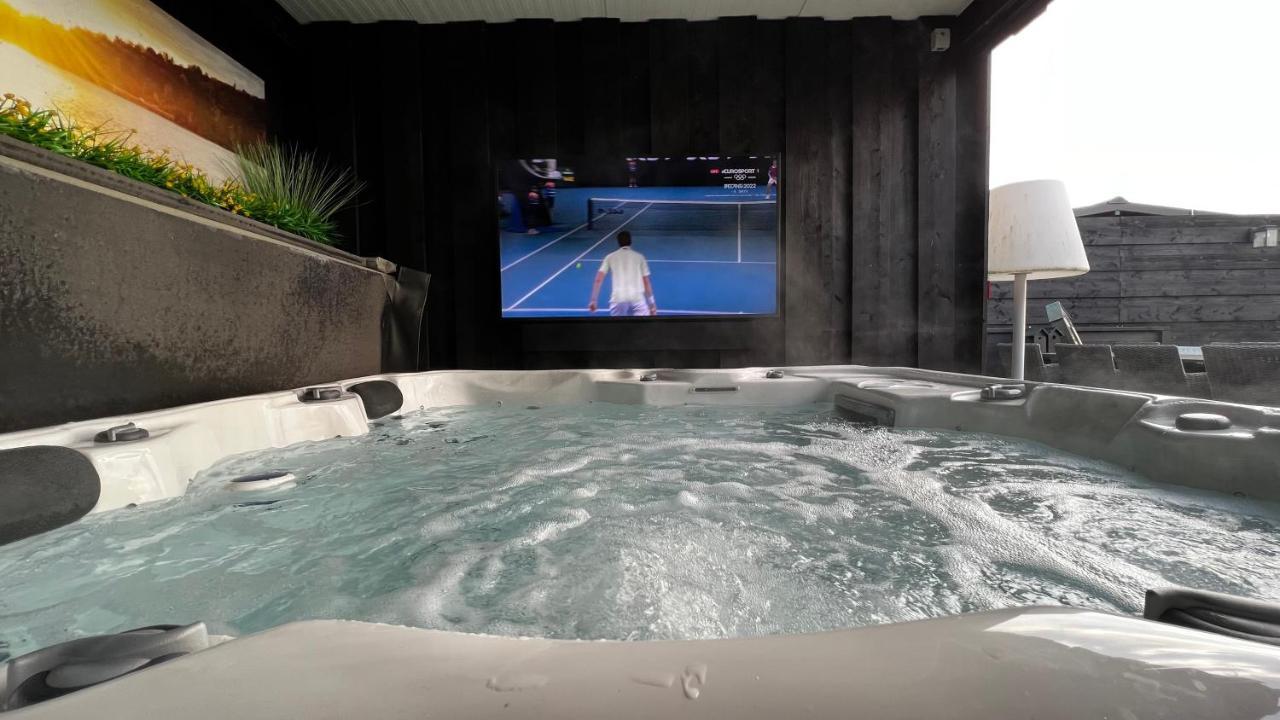 Puur Eastermar - Monumentaal, Authentiek En Luxe Koetshuis Aan Open Vaarwater Met Jacuzzi En Sauna Oostermeer Extérieur photo