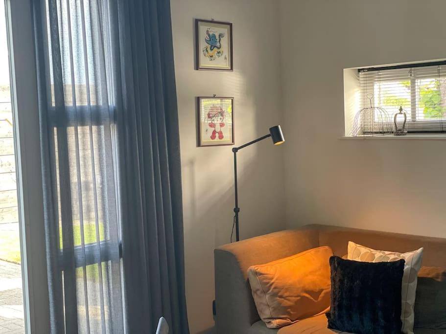 Puur Eastermar - Monumentaal, Authentiek En Luxe Koetshuis Aan Open Vaarwater Met Jacuzzi En Sauna Oostermeer Extérieur photo