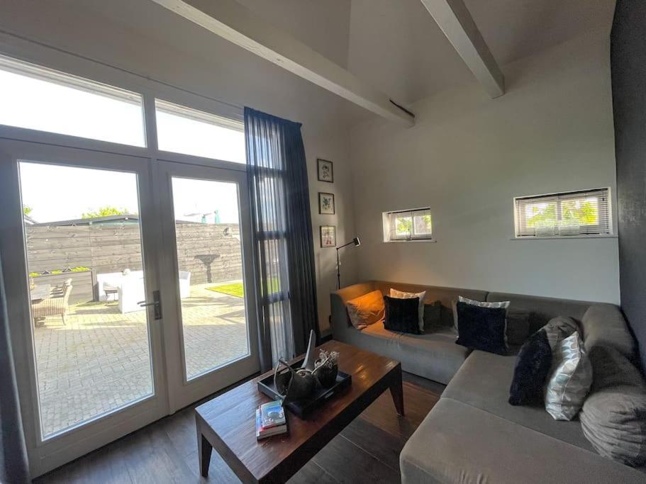 Puur Eastermar - Monumentaal, Authentiek En Luxe Koetshuis Aan Open Vaarwater Met Jacuzzi En Sauna Oostermeer Extérieur photo