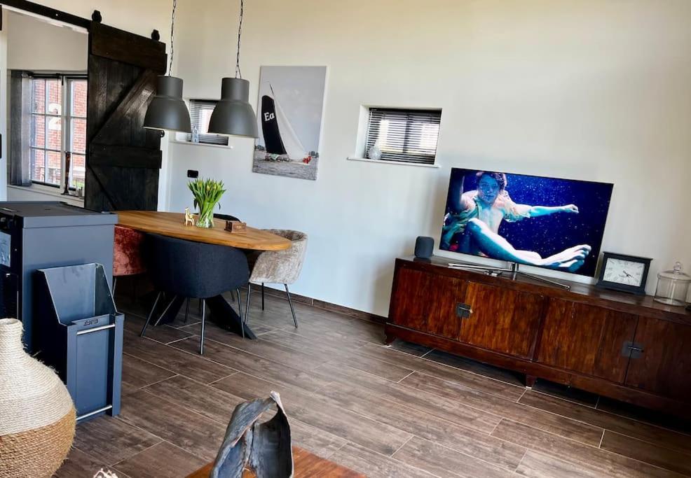 Puur Eastermar - Monumentaal, Authentiek En Luxe Koetshuis Aan Open Vaarwater Met Jacuzzi En Sauna Oostermeer Extérieur photo