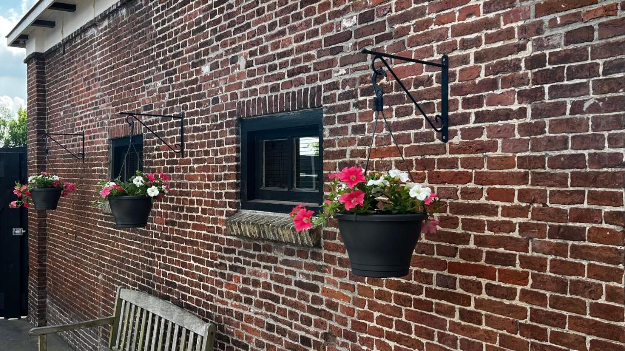 Puur Eastermar - Monumentaal, Authentiek En Luxe Koetshuis Aan Open Vaarwater Met Jacuzzi En Sauna Oostermeer Extérieur photo