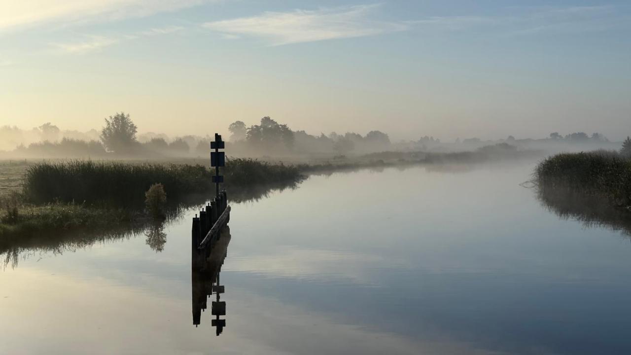 Puur Eastermar - Monumentaal, Authentiek En Luxe Koetshuis Aan Open Vaarwater Met Jacuzzi En Sauna Oostermeer Extérieur photo