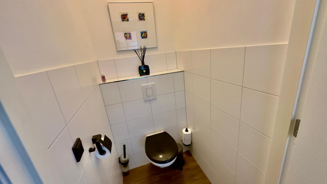 Puur Eastermar - Monumentaal, Authentiek En Luxe Koetshuis Aan Open Vaarwater Met Jacuzzi En Sauna Oostermeer Extérieur photo