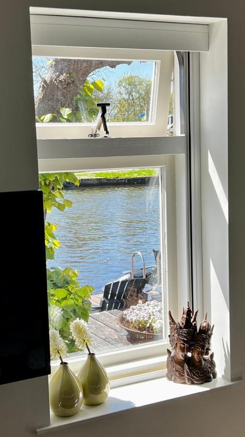 Puur Eastermar - Monumentaal, Authentiek En Luxe Koetshuis Aan Open Vaarwater Met Jacuzzi En Sauna Oostermeer Extérieur photo