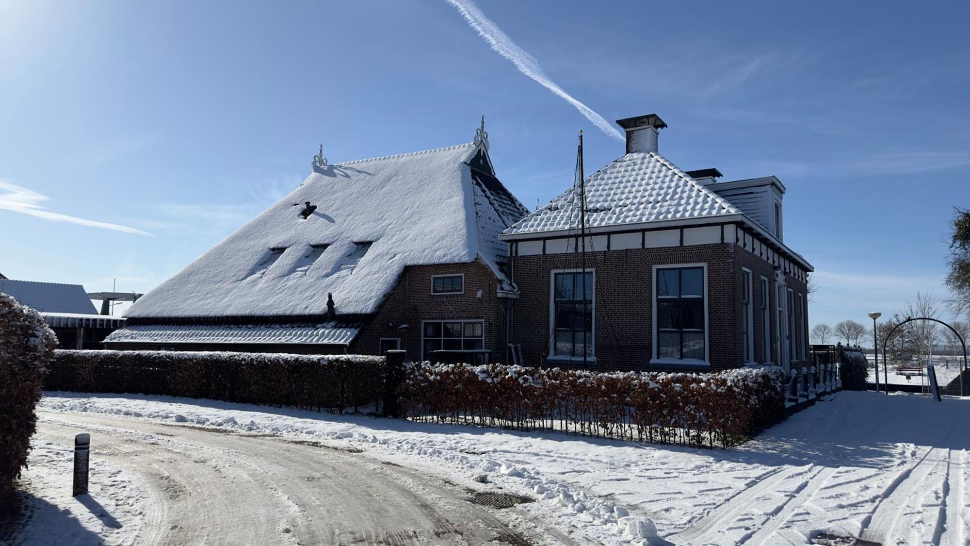 Puur Eastermar - Monumentaal, Authentiek En Luxe Koetshuis Aan Open Vaarwater Met Jacuzzi En Sauna Oostermeer Extérieur photo