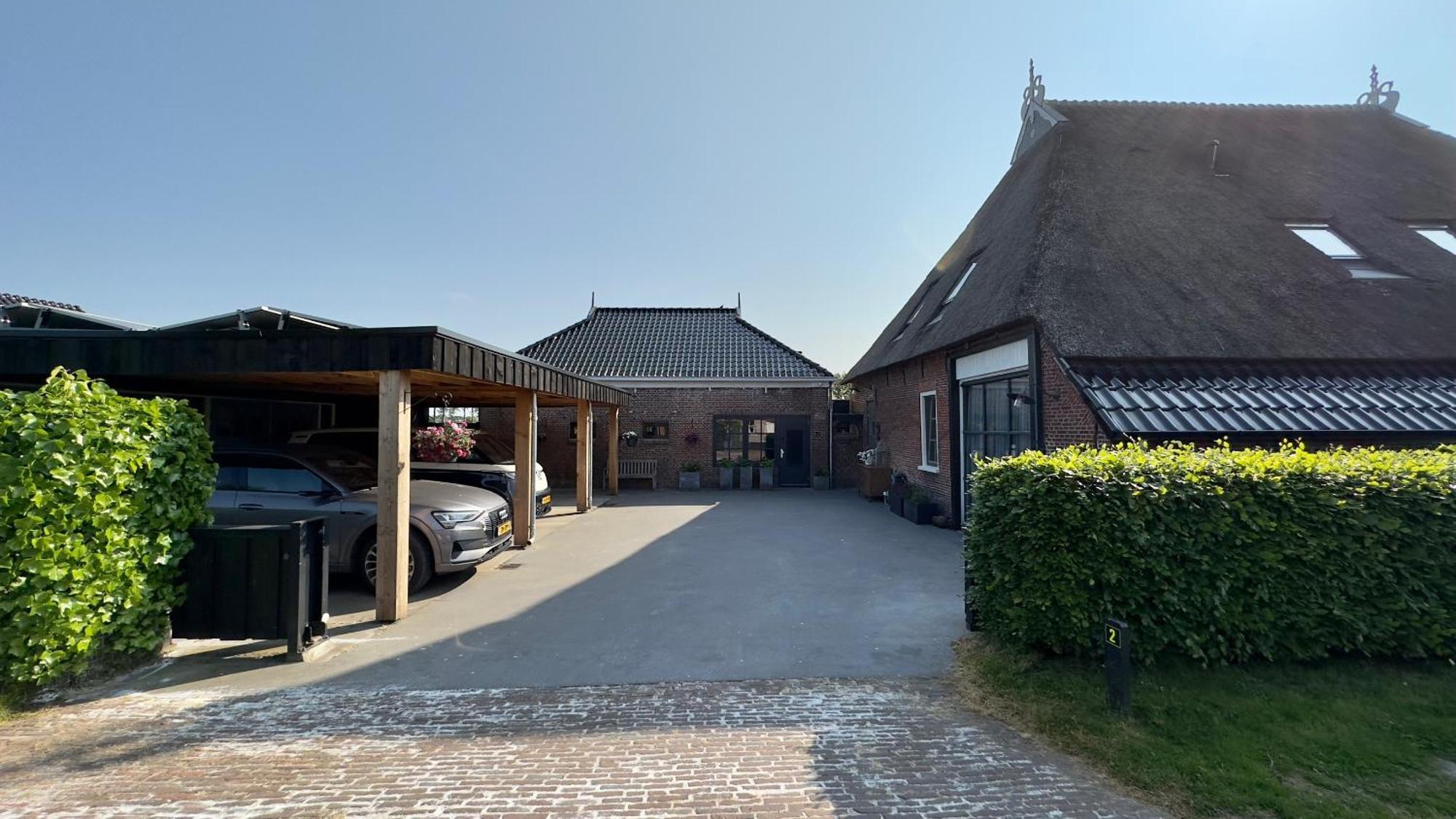 Puur Eastermar - Monumentaal, Authentiek En Luxe Koetshuis Aan Open Vaarwater Met Jacuzzi En Sauna Oostermeer Extérieur photo