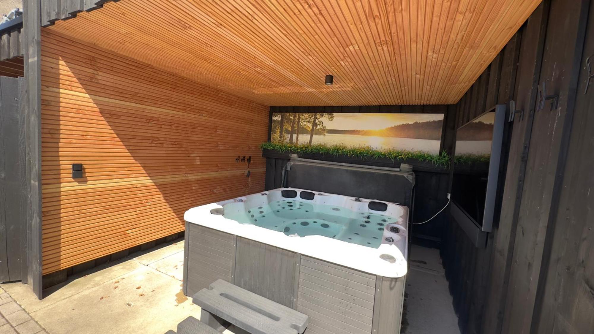 Puur Eastermar - Monumentaal, Authentiek En Luxe Koetshuis Aan Open Vaarwater Met Jacuzzi En Sauna Oostermeer Extérieur photo