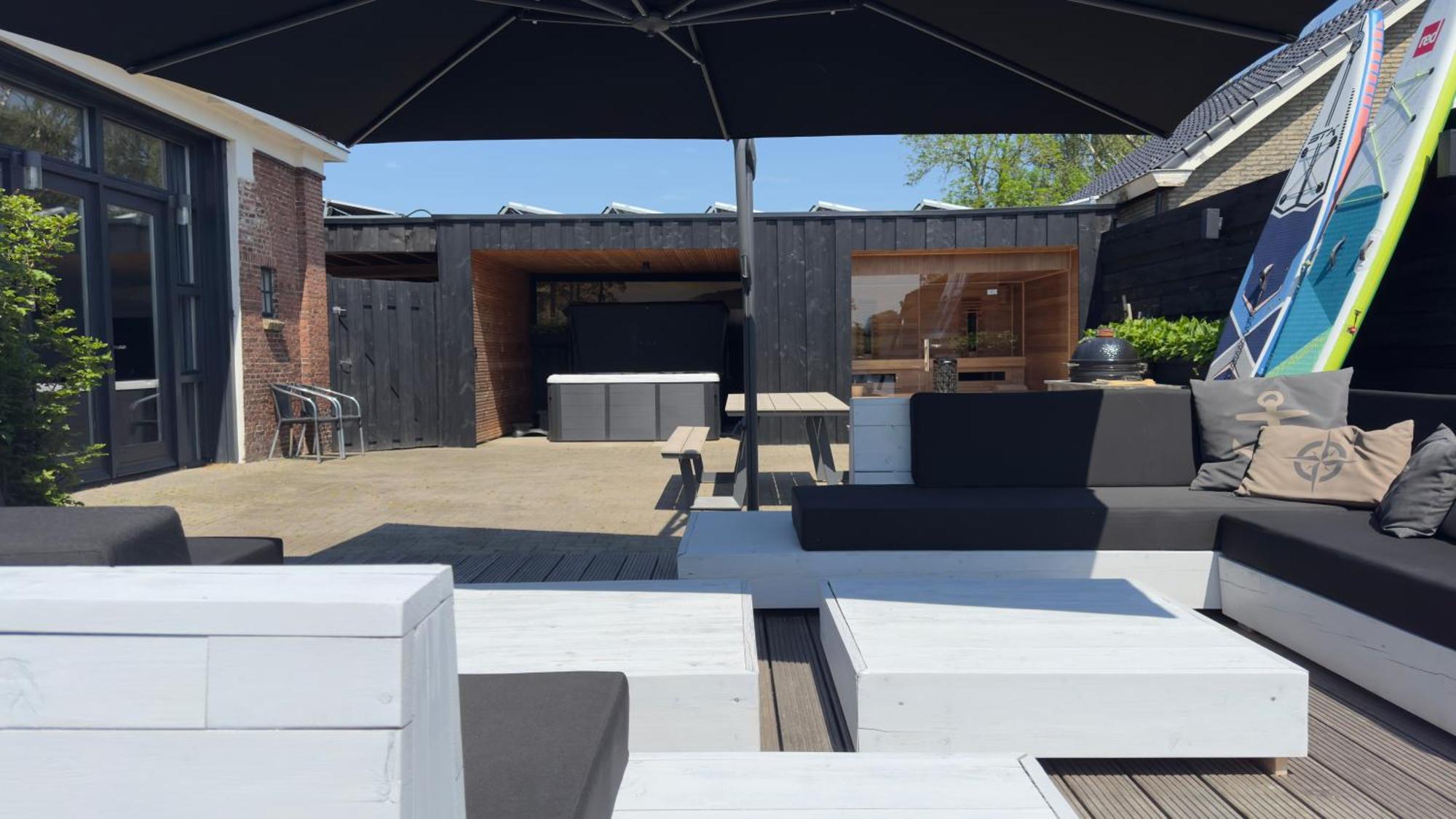 Puur Eastermar - Monumentaal, Authentiek En Luxe Koetshuis Aan Open Vaarwater Met Jacuzzi En Sauna Oostermeer Extérieur photo