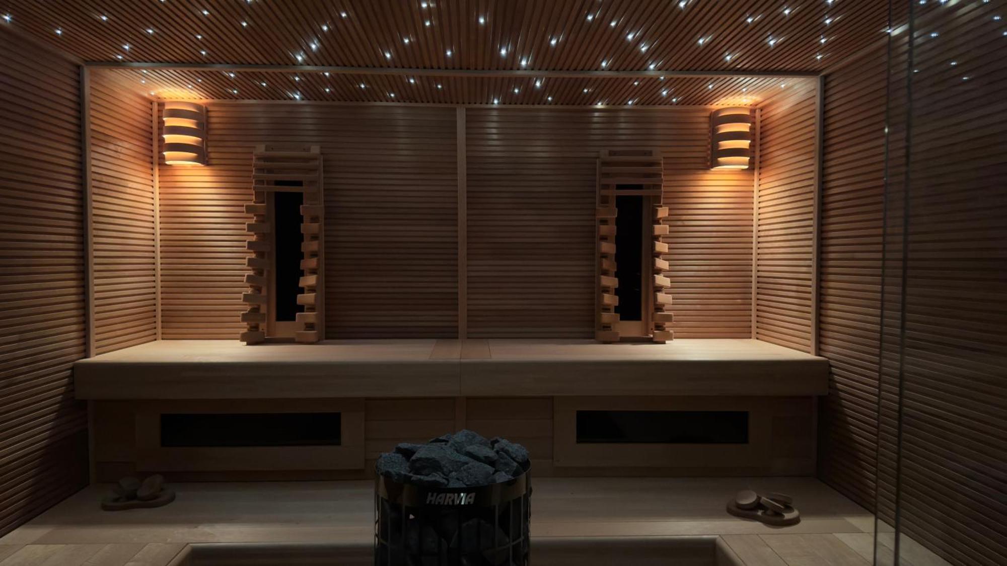 Puur Eastermar - Monumentaal, Authentiek En Luxe Koetshuis Aan Open Vaarwater Met Jacuzzi En Sauna Oostermeer Extérieur photo